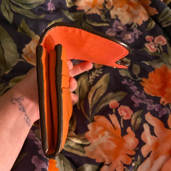 Coach wallet. CORAL IN COLOR. Great condition - Picture 7 of 11